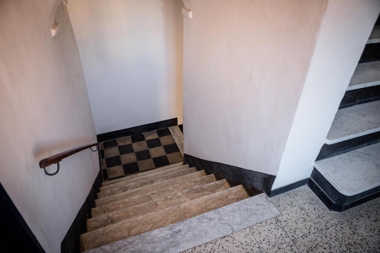Suite Contemporanea Tra Le Vie Storiche Монелья Экстерьер фото